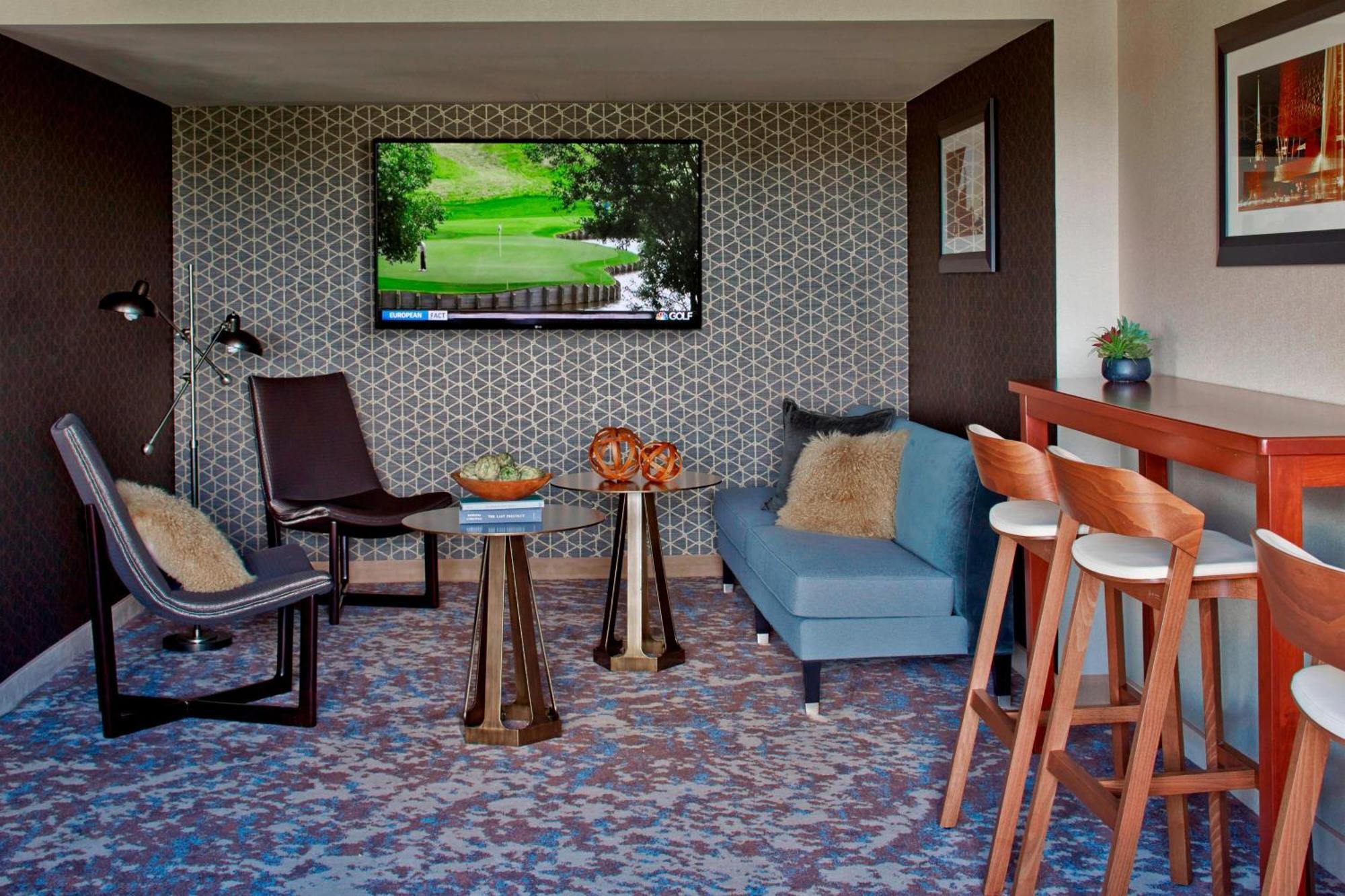 Concierge level Guest room 1 King,848472824:JPEG