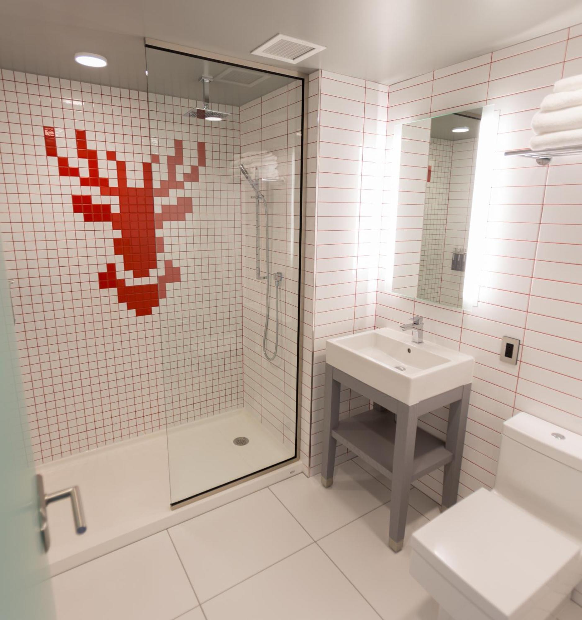 King Room with Roll-In Shower - Disability Access/Non Smoking