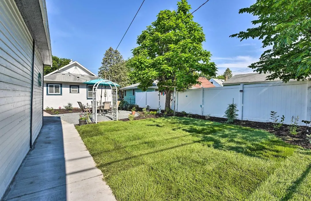 Bright Minneapolis Home 2 Mi To Minnehaha Falls!-1