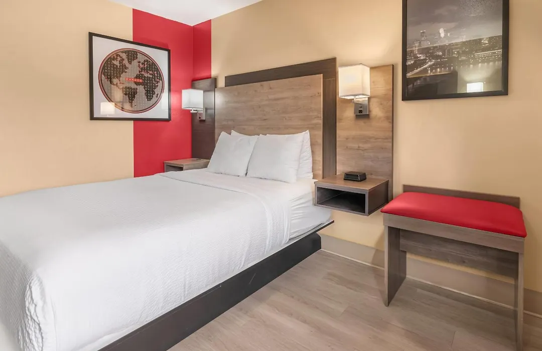 Ramada By Wyndham Minneapolis Golden Valley-1