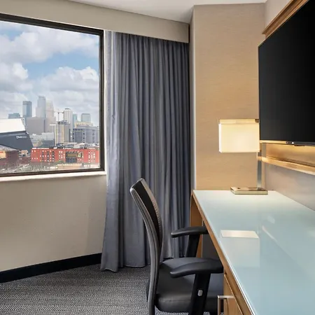 Courtyard By Marriott Minneapolis Downtown-3